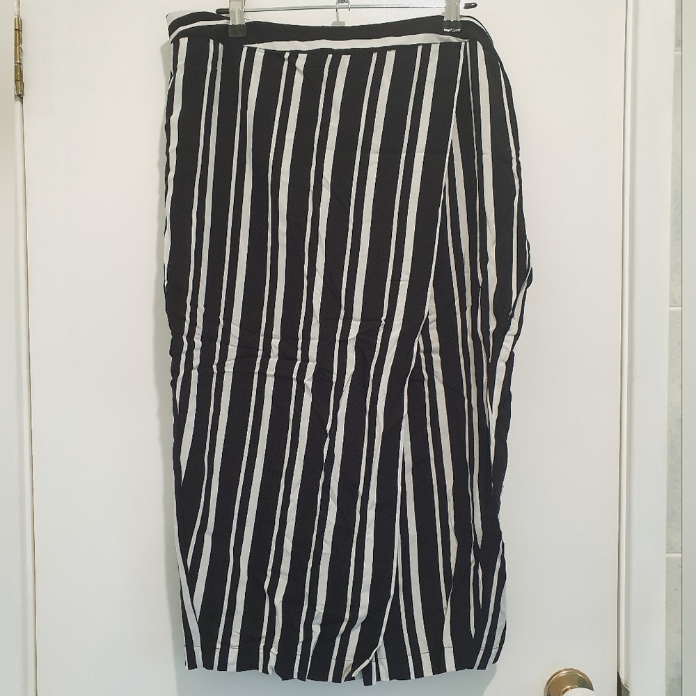 Crossroads size 16 mid-wrap asymmetrical skirt black/white stripes NWT - Picture 1 of 6